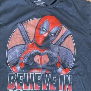 Marvel Deadpool Graphic Tee - Red and Black